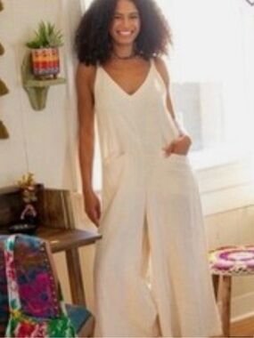 Natural Life Women’s Cream Wide-Leg V-Neck Jumpsuit in Medium